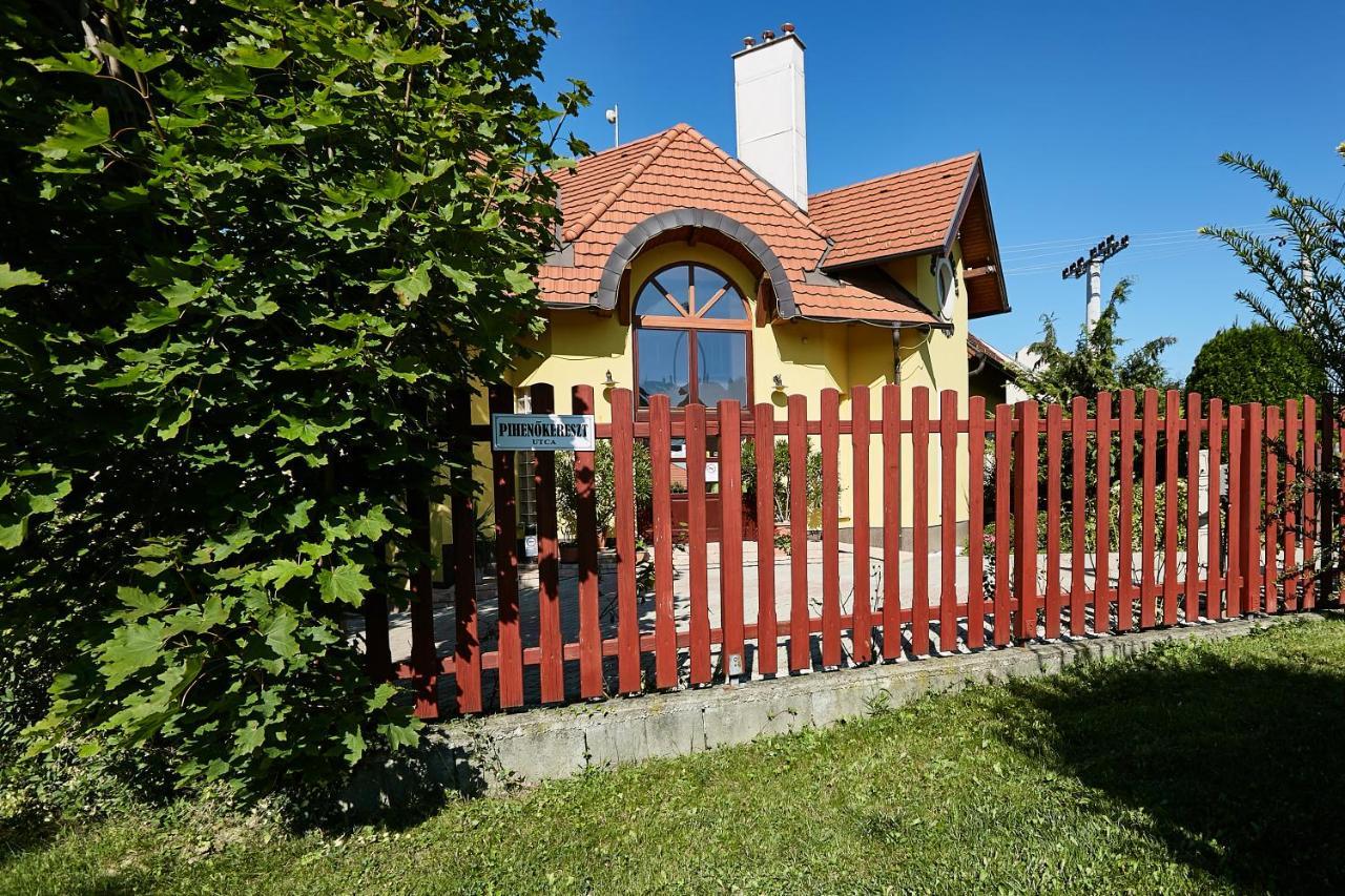 쇼프론 Pihenokereszt Panzio B&B 외부 사진